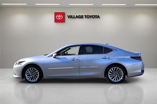 2022 Lexus ES 300h Luxury