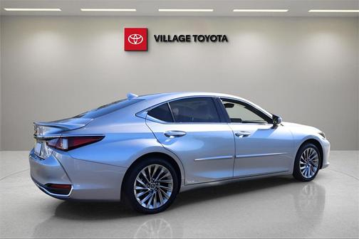 2022 Lexus ES 300h Luxury