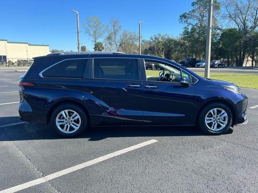2022 Toyota Sienna Limited
