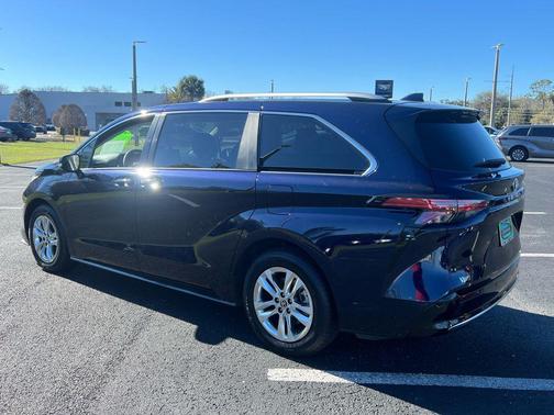 2022 Toyota Sienna Limited