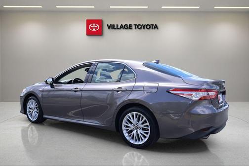 2020 Toyota Camry Hybrid XLE