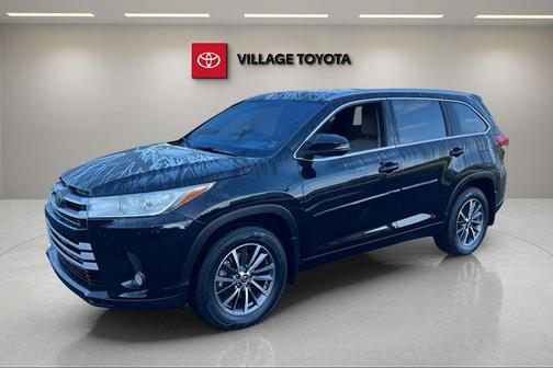 Midnight Black Metallic 2017 Toyota Highlander XLE