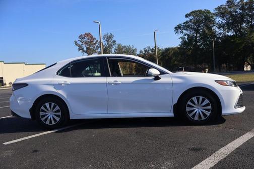2024 Toyota Camry Hybrid LE