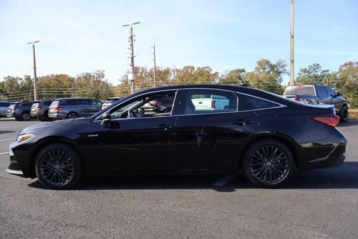 2019 Toyota Avalon Hybrid XSE