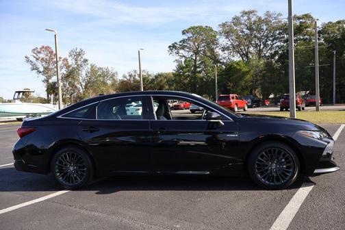 2019 Toyota Avalon Hybrid XSE