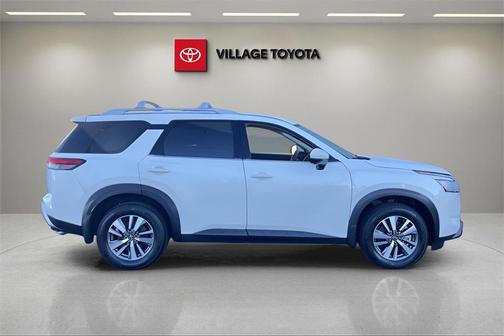 2024 Nissan Pathfinder SL FWD