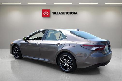 2023 Toyota Camry Hybrid XLE
