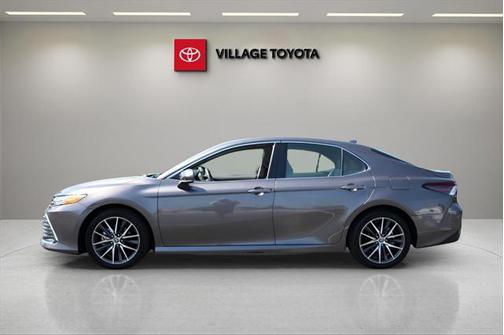 2023 Toyota Camry Hybrid XLE