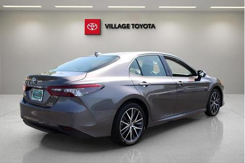 2023 Toyota Camry Hybrid XLE