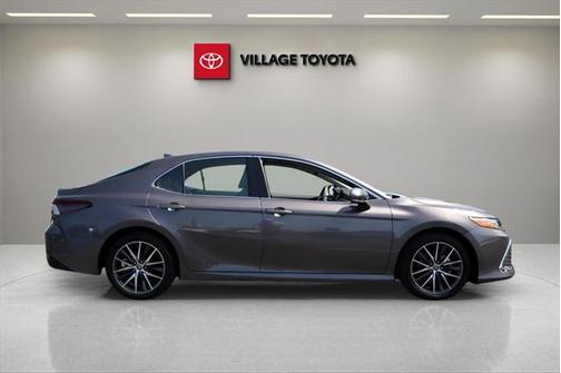 2023 Toyota Camry Hybrid XLE