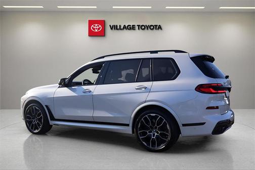 2025 BMW X7 M60i