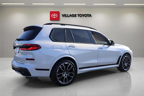 2025 BMW X7 M60i