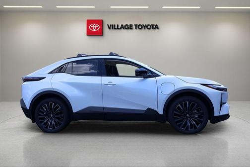 Pearl 2026 Toyota C-HR XSE