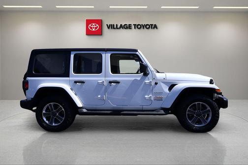 Bright White Clearcoat 2021 Jeep Wrangler Unlimited Sahara