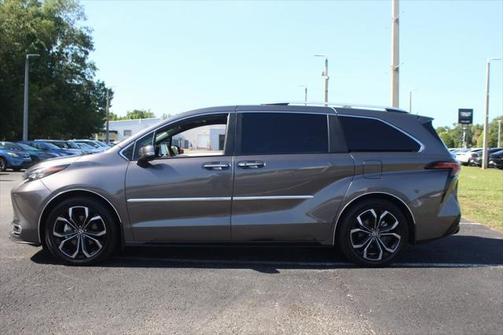 2024 Toyota Sienna Platinum 7 Passenger