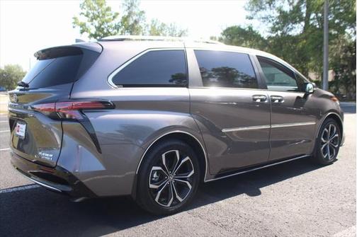 2024 Toyota Sienna Platinum 7 Passenger