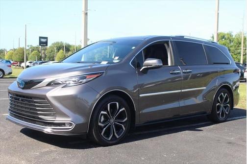 2024 Toyota Sienna Platinum 7 Passenger