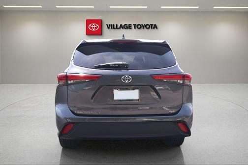 Magnetic Gray Metallic 2021 Toyota Highlander XLE