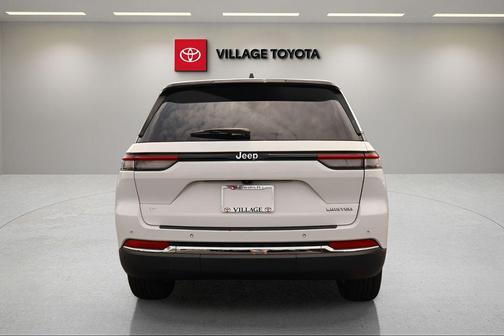 Bright White Clearcoat 2023 Jeep Grand Cherokee Limited