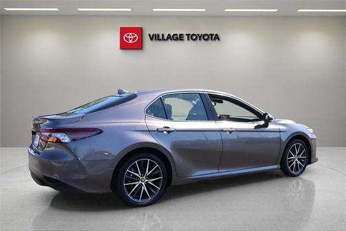 2024 Toyota Camry Hybrid XLE