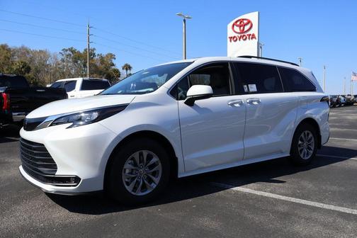 2026 Toyota Sienna XLE