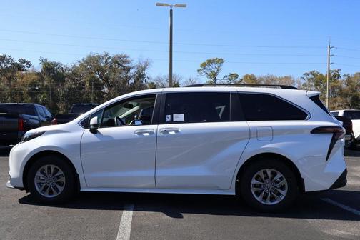 2026 Toyota Sienna XLE