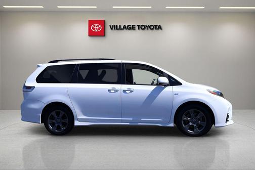 2019 Toyota Sienna SE
