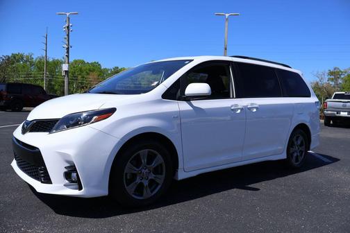 2019 Toyota Sienna SE