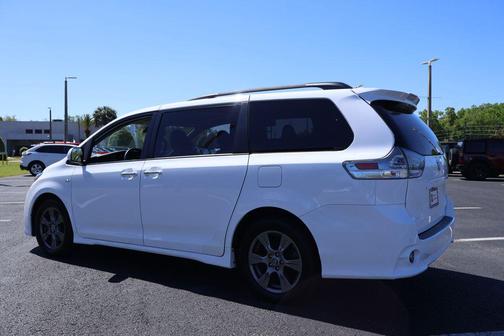 2019 Toyota Sienna SE