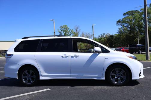 2019 Toyota Sienna SE