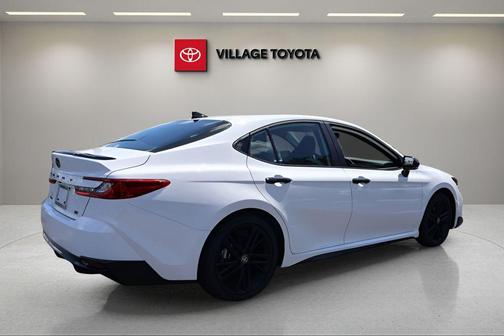 Ice 2026 Toyota Camry SE