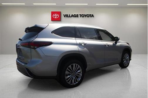 2025 Toyota Highlander Platinum