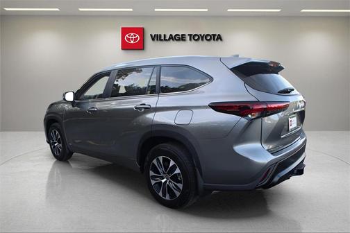 2025 Toyota Highlander Hybrid XLE