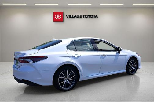 2024 Toyota Camry Hybrid XLE