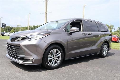 2022 Toyota Sienna Limited 7-Passenger