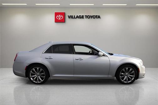2019 Chrysler 300 Touring