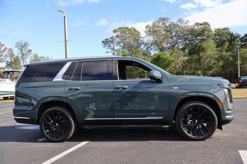 2025 Cadillac Escalade Luxury