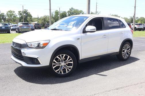 Diamond White Pearl 2017 Mitsubishi Outlander Sport 2.0 LE