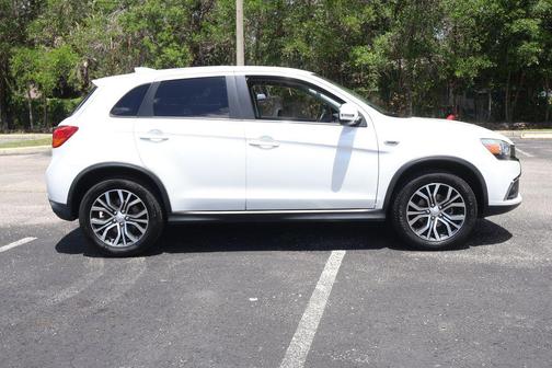 Diamond White Pearl 2017 Mitsubishi Outlander Sport 2.0 LE