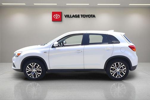 Diamond White Pearl 2017 Mitsubishi Outlander Sport 2.0 LE