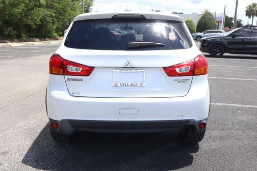 Diamond White Pearl 2017 Mitsubishi Outlander Sport 2.0 LE