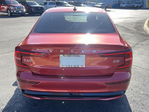 2024 Volvo S60 B5 Plus Dark Theme