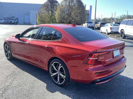 2024 Volvo S60 B5 Plus Dark Theme