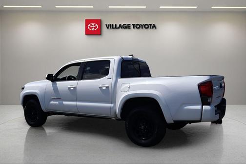 White 2022 Toyota Tacoma SR5