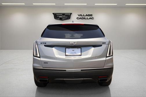Argent Silver Metallic 2026 Cadillac XT5 Sport