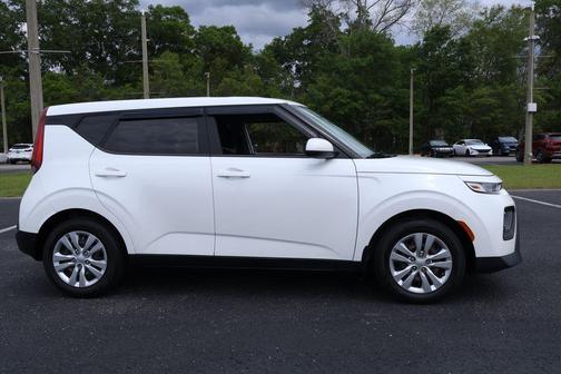 Snow White Pearl 2022 Kia Soul LX