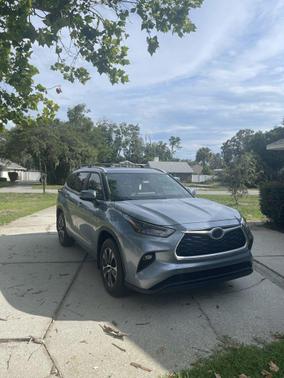Moon Dust 2024 Toyota Highlander XLE