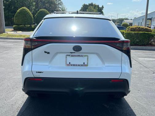 Wind Chill Pearl 2026 Toyota bZ XLE Plus