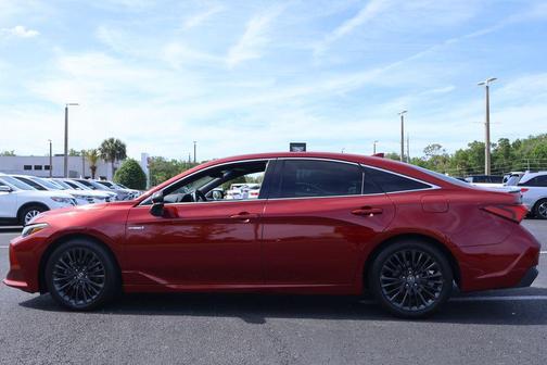 2019 Toyota Avalon Hybrid XSE