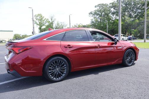 2019 Toyota Avalon Hybrid XSE